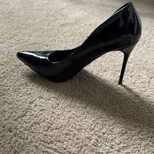 Black high heels Cape Robbin